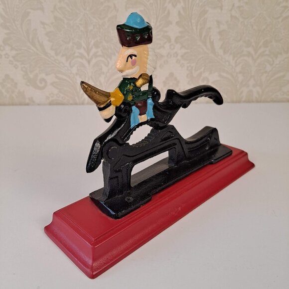 Cast Iron Lever Nutcracker on Wooden Base Vintage - Picture 4 of 9